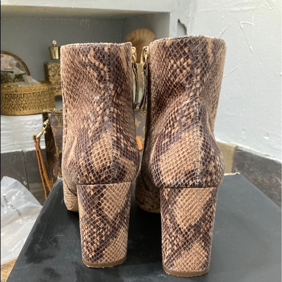 EUC Fabulous snake print ankle boots - Picture 6 of 7